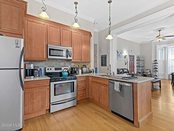 4th image of 25 Clinton St APT 1