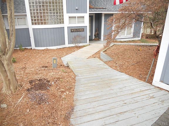 5th image of 613 Lake Vista Dr