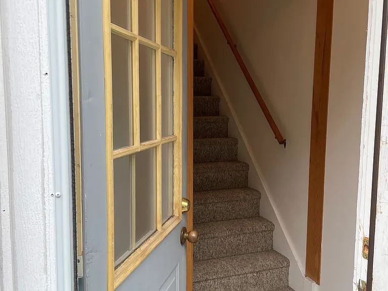 1129 1/2 Pennoyer Ct — Photo 30