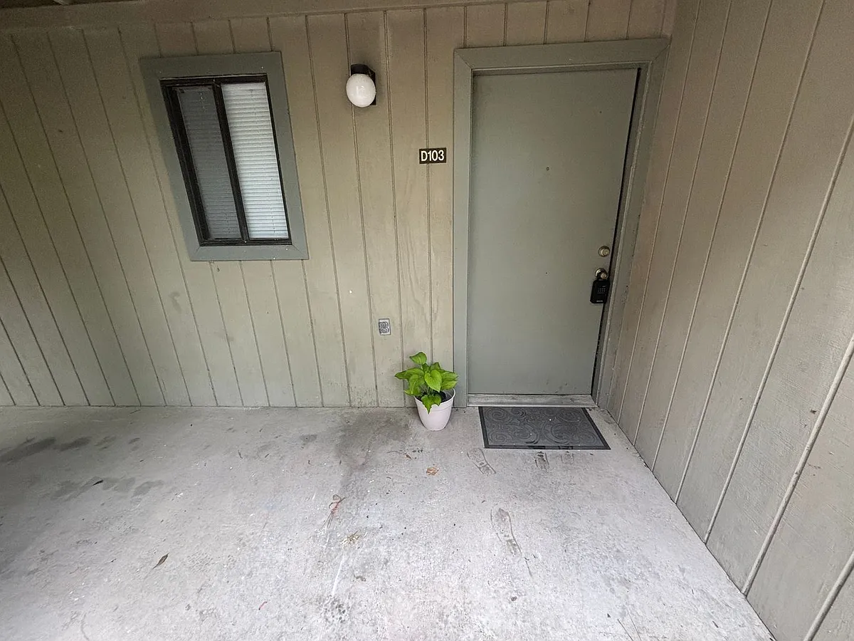 Building Photo - 81 SE 16th Ave #D103