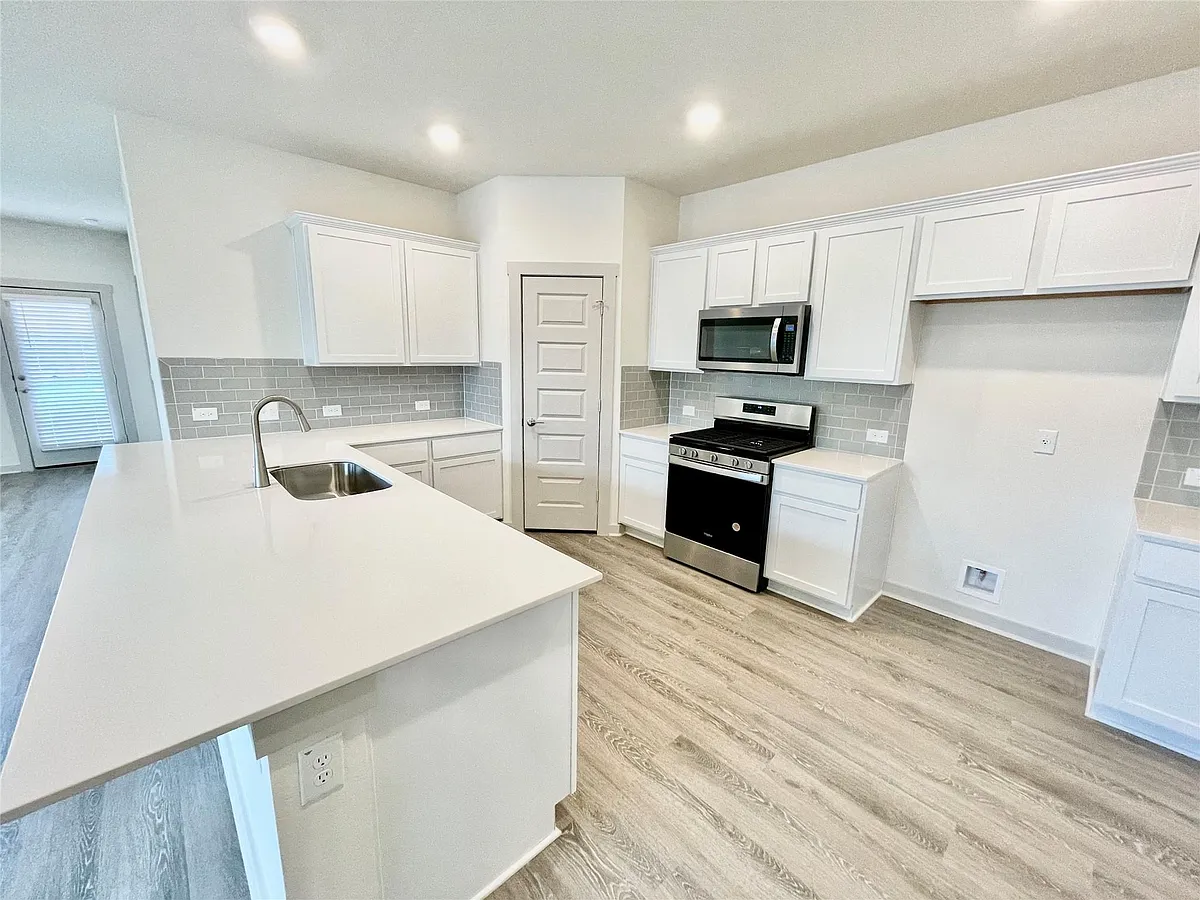 Building Photo - 2413 Sisterdale Ln