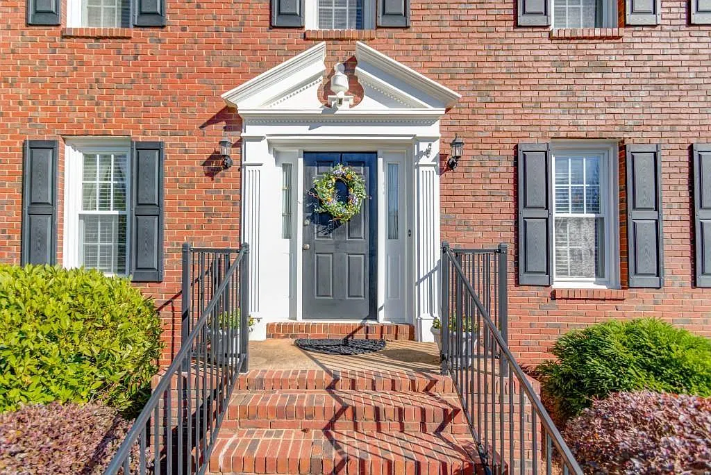 4 bed, 2.5 bath, 2791 sqft, $2,550 — Photo 3
