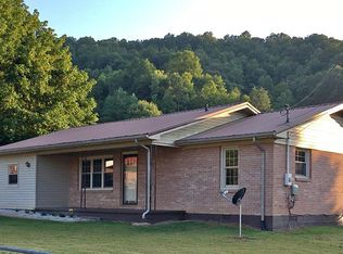 76 Teacher Ln, Salyersville, KY 41465