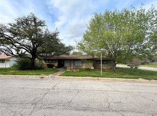 1900 Yosemite Dr, Fort Worth, TX 76112