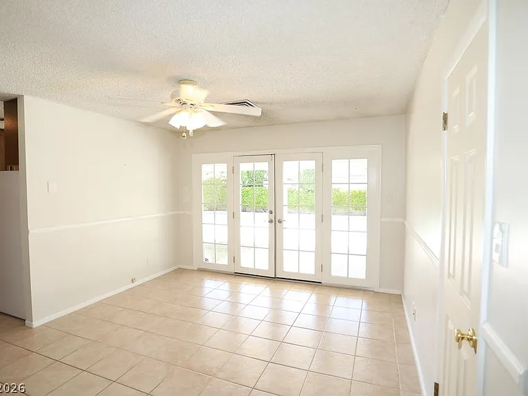 2725 Colanthe Ave — Photo 24