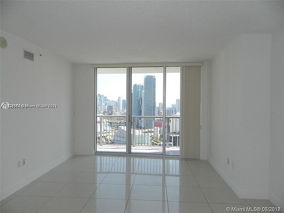 5th image of 1750 N Bayshore Dr APT 3710