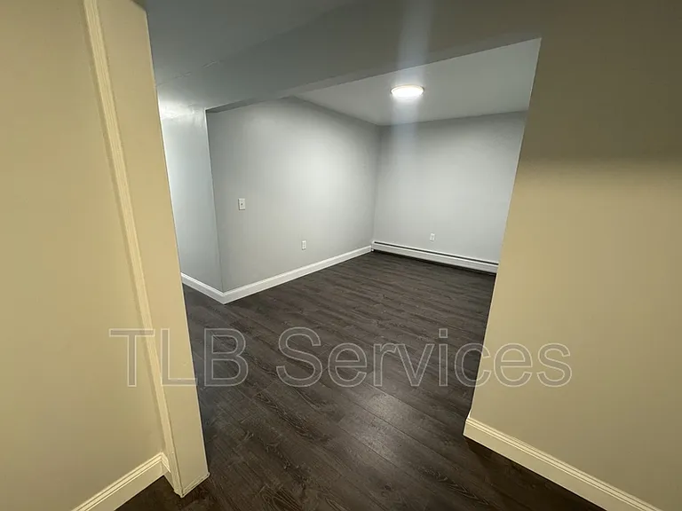 733 Main St — Photo 3