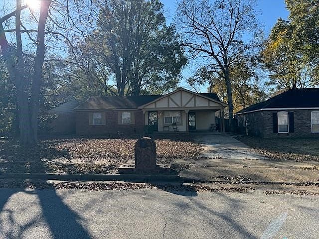 2nd image of 3203 Morningview Dr