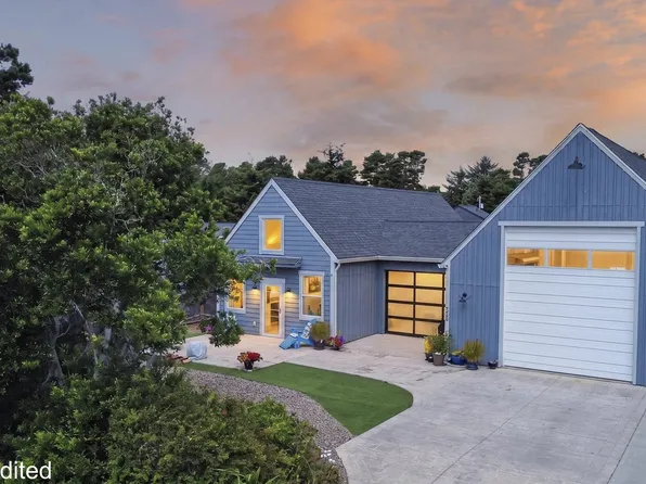 4765 Treewood Dr, Florence, OR 97439
