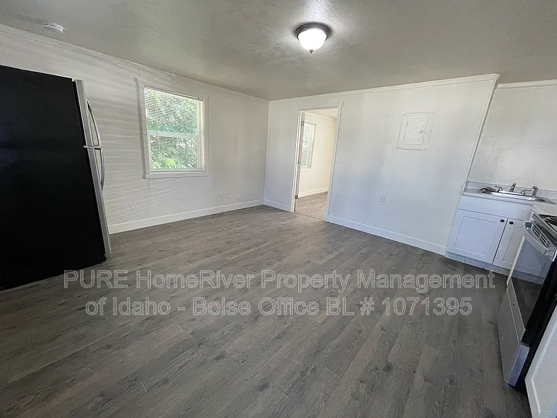 1 bed, 1.0 bath, 450 sqft, $1,000 — Photo 2