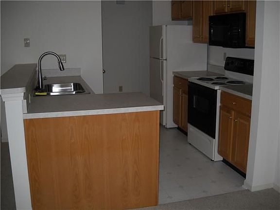 3rd image of 7415 Oak Knoll Dr