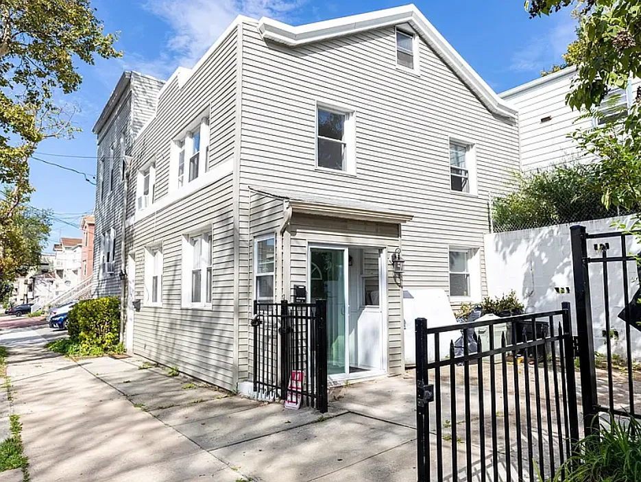 3 bed, 1.5 bath, 2500 sqft, $950 — Photo 2
