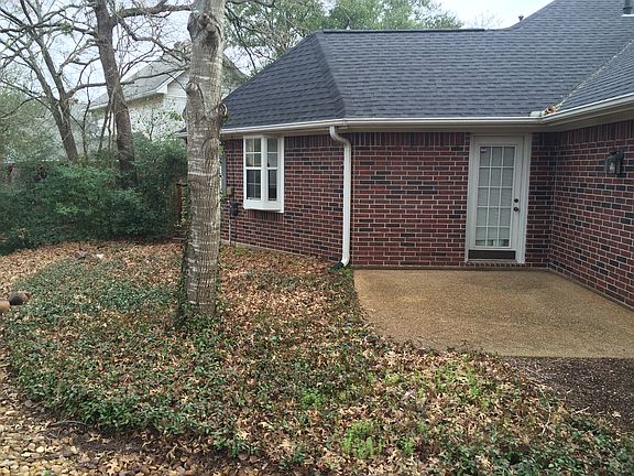 3rd image of 204 Chimney Hill Cir