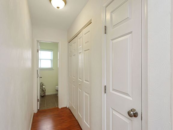 4th image of 803 Ward Ct