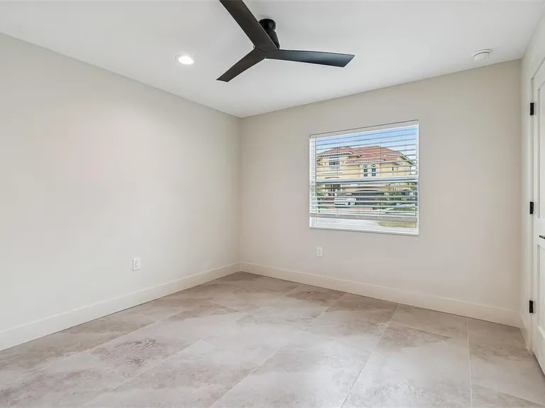 3921 Versailles Dr — Photo 22