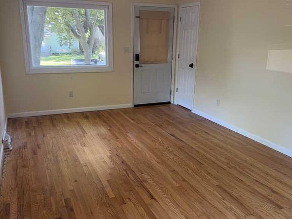 3rd image of 3902 Oriole Ave SW
