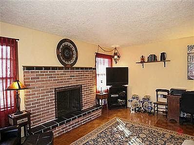 3rd image of 4525 Ashwood Dr