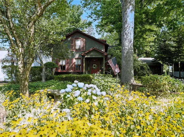 250 N 3rd St, Lewiston, NY 14092