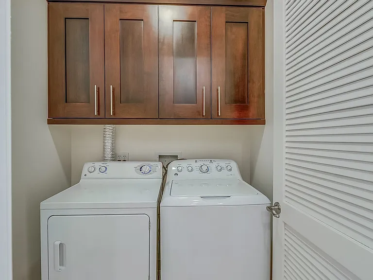 Axis 2300 Apartments — Photo 9