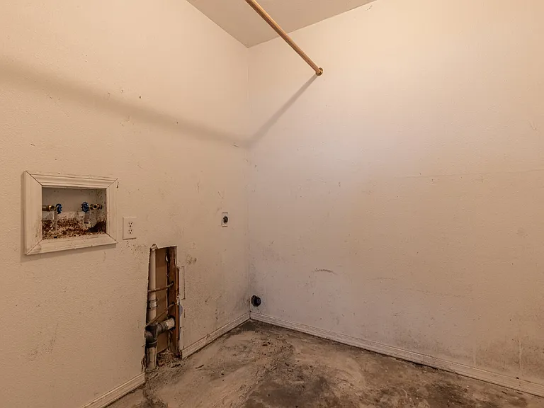 14423 Brook Hollow Blvd #A — Photo 28