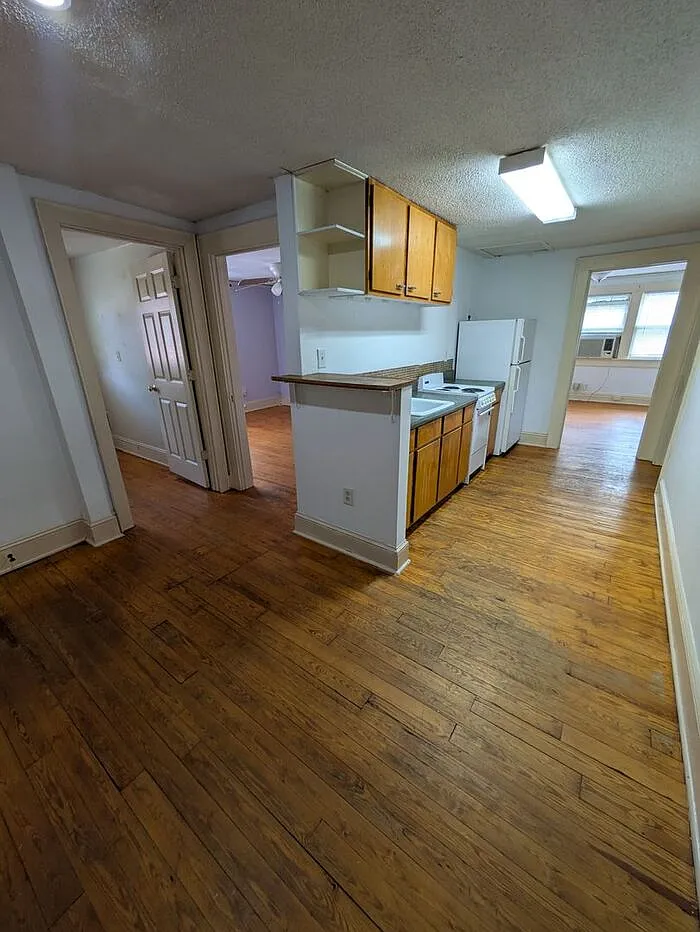 2 bed, 1.0 bath, 1093 sqft, $1,045 — Photo 4