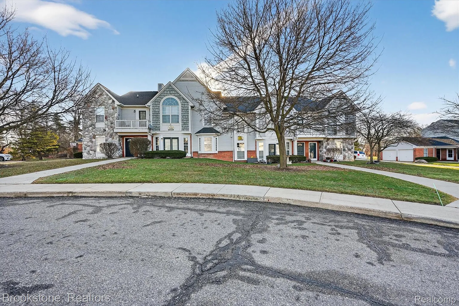 220 Oakbrooke Dr Unit 3 photo 1