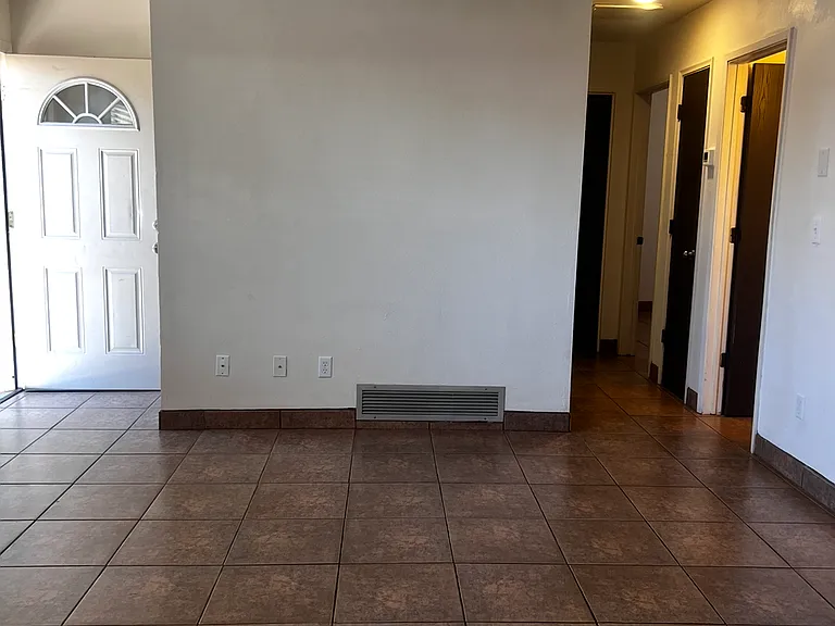 1921 N Madelyn Ave — Photo 9