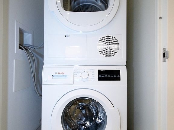5th image of 86 Fleet Pl APT 4B