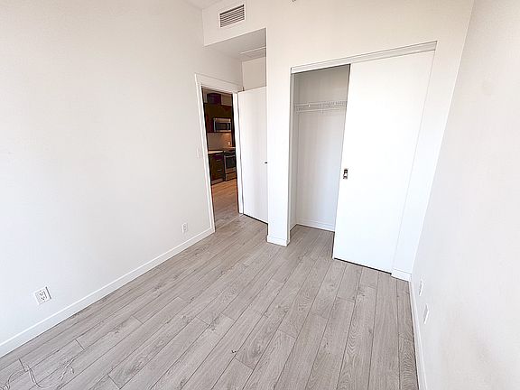 3rd image of 97 W Georgia St #1420
