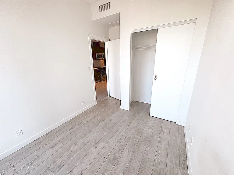 97 W Georgia St #1420 — Photo 3
