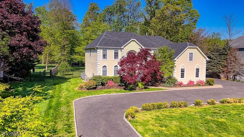 1st image of 18 Downingtown Ct