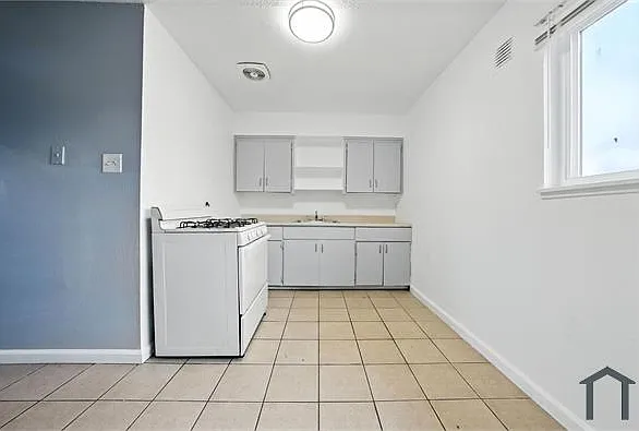 7123 Holly St #D — Photo 13