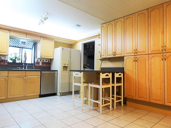 AWESOME PANTRY CABINETRY!