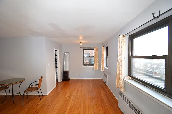 Rented by Laffey Real Estate | media 7