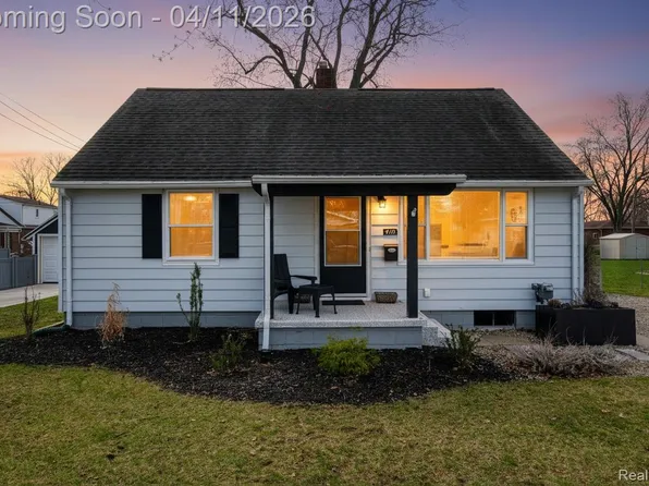 410 E Pottawatamie St, Tecumseh, MI 49286