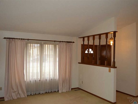 5th image of 904 E Dove Trl