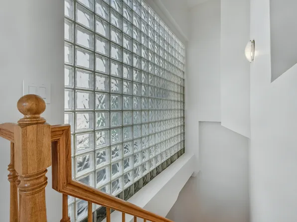 2752 Ocean Avenue image 3 of 36