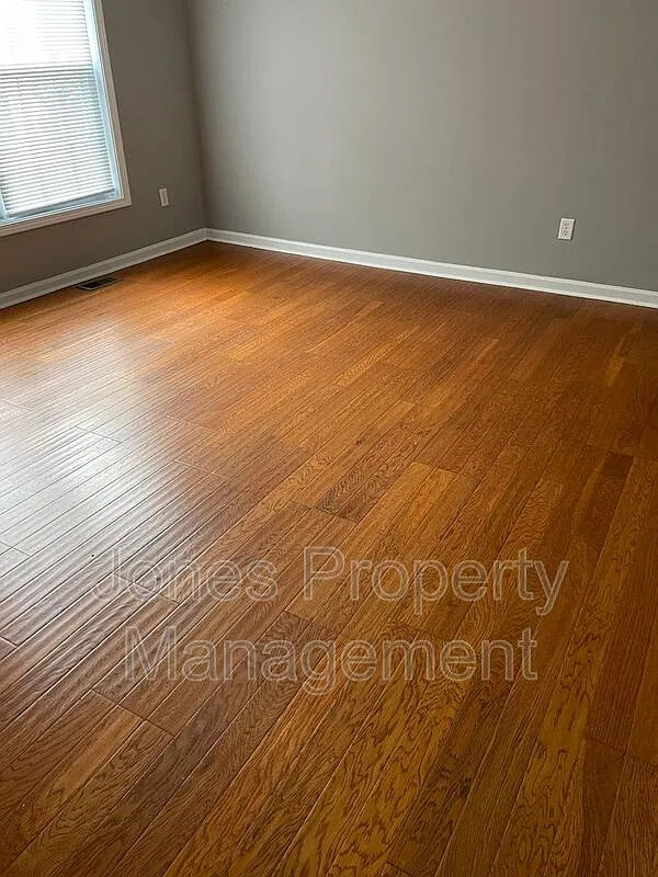 2 bed, 1.0 bath, 800 sqft, $1,195 — Photo 3