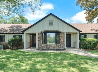 29570 N Gilmer Rd, Mundelein, IL 60060