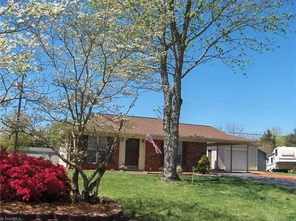 205 Ravenwood Cir, King, NC 27021