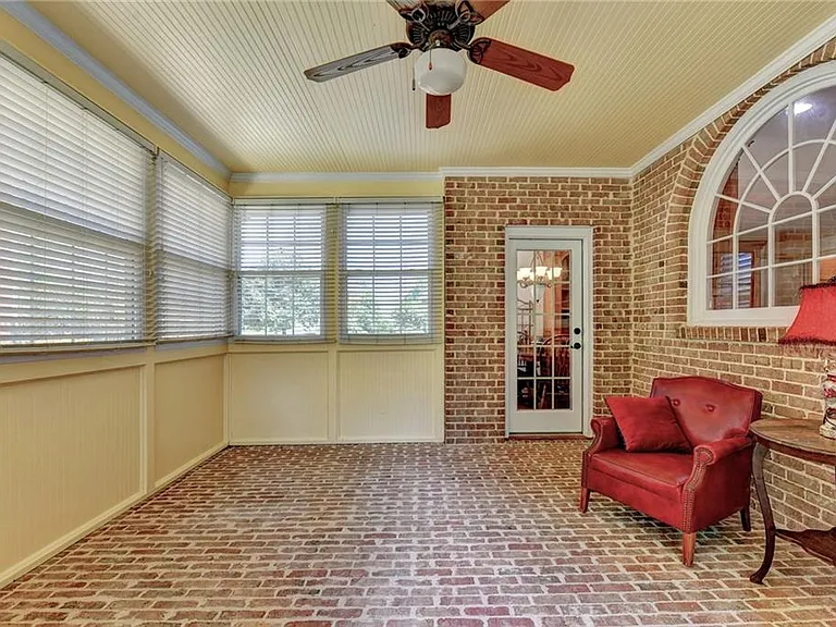 8910 Pinehurst Cv — Photo 99