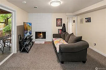 2 bed, 940 sqft, $2,000 — Photo 2