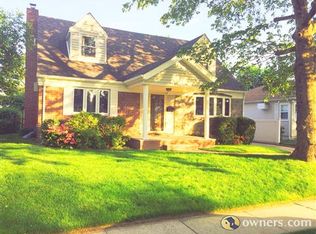 126 Stephan Marc Ln, New Hyde Park, NY 11040