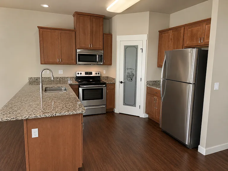 7306 W Chestnut Ave — Photo 2