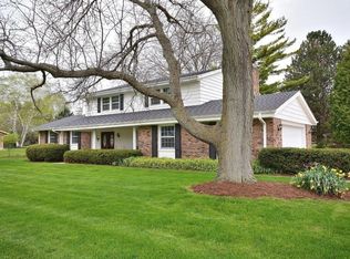 18420 Elm Terrace Dr, Brookfield, WI 53045