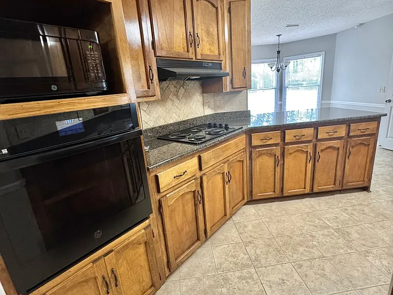 205 Oak Bluff Dr — Photo 4