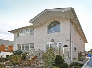 17016 Pidgeon Meadow Rd, Fresh Meadows, NY 11365