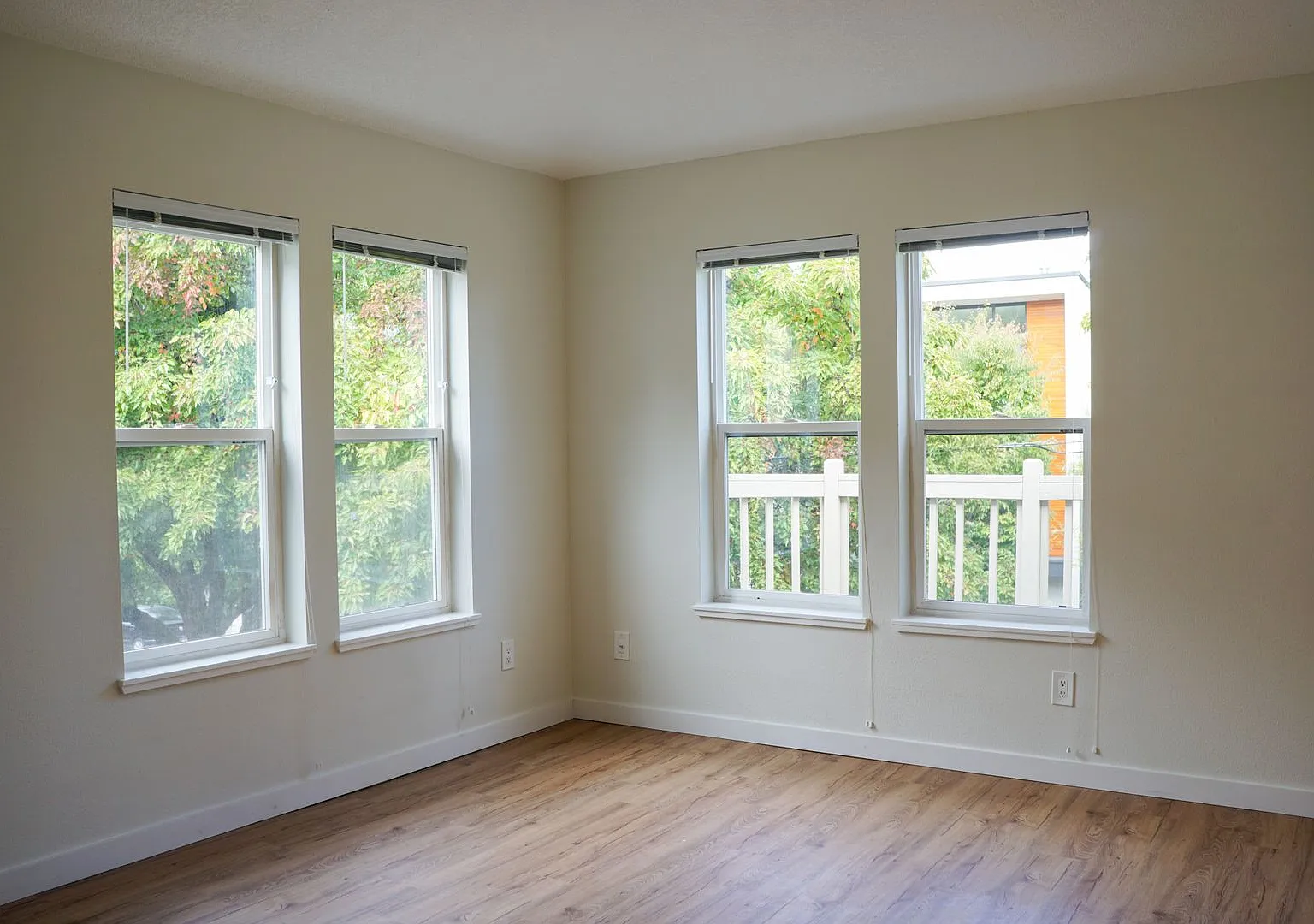 Lair Hill Spacious Top Floor 1-Bed! — Photo 4