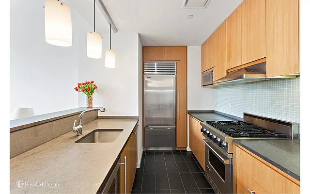 Rented by Douglas Elliman | media 7
