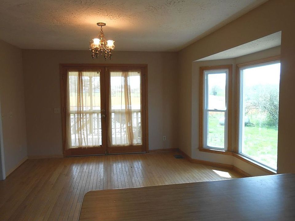 2nd view of dining room